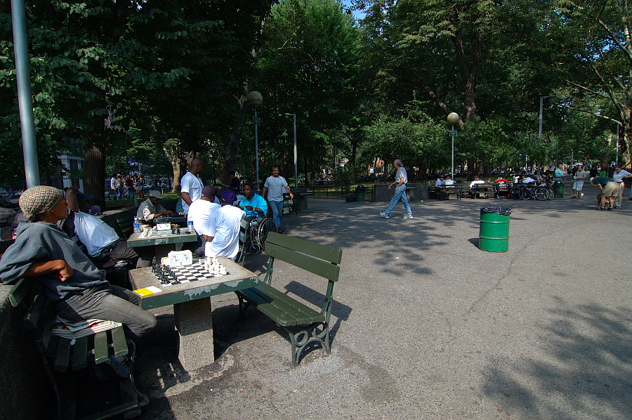 NY_SoHo_Greenwich_028.jpg - Greenwich Village - Washington Square Park - giocatori di scacchi