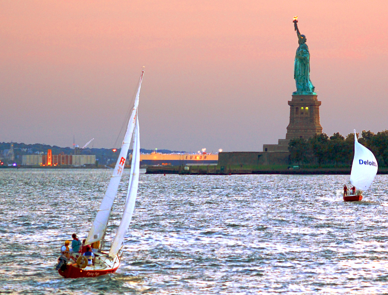NY_Financial_District_Brooklyn_064.jpg - Regata sotto la statua della liberta'