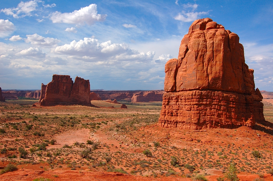 Arches_011.jpg - Vista di Courthouse Towers