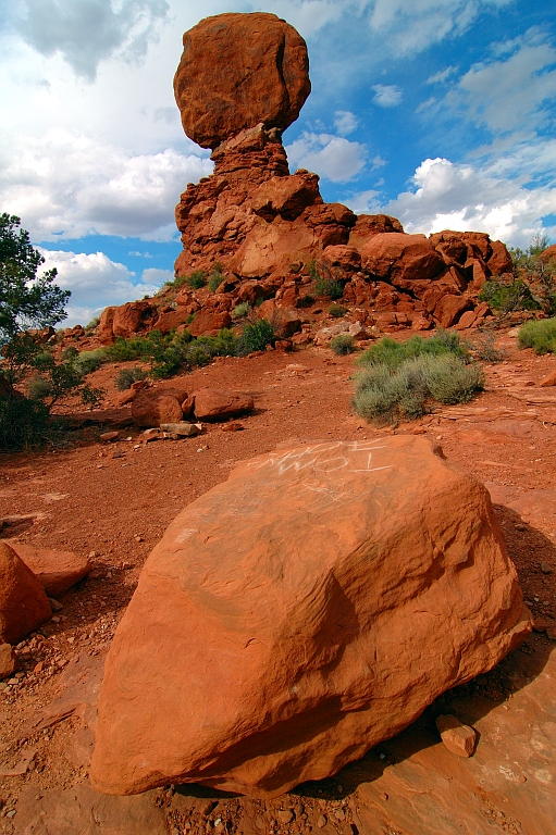 Arches_012.jpg - Balanced Rock