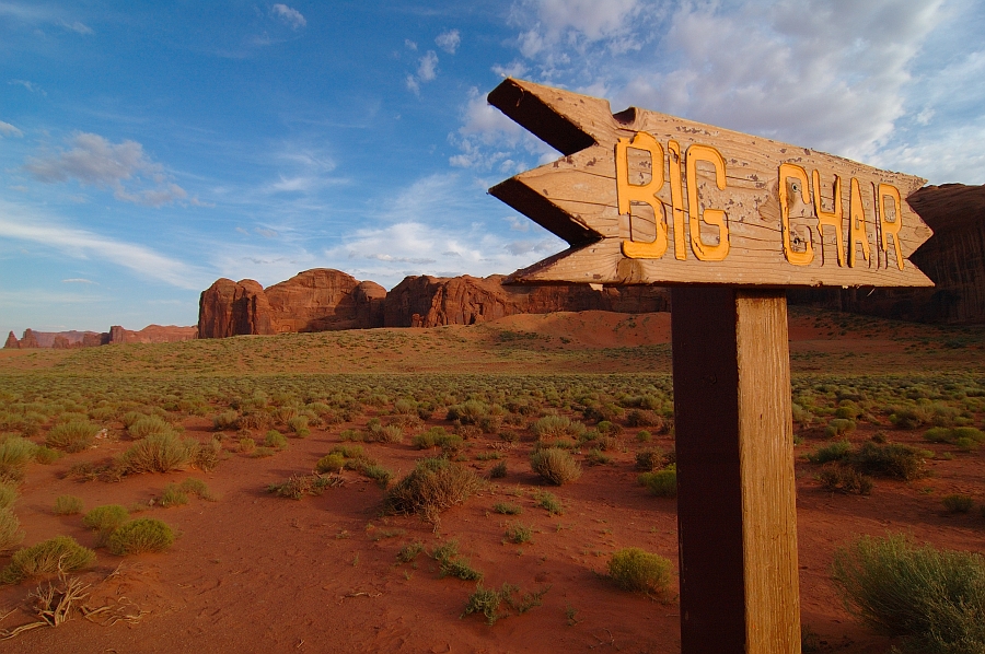 MonumentValley_019.jpg - The Big Chair (la "grande sedia"), in fondo a sinistra